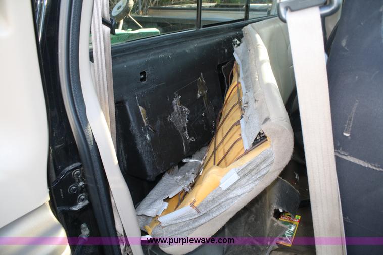 image for item A2076 2000 Ford F250 Lariat Super Duty pickup truck