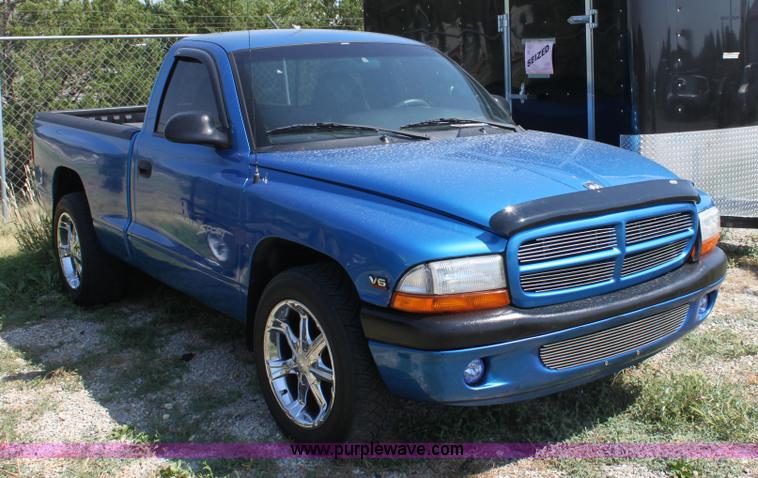 image for item A2722 2000 Dodge Dakota Sport pickup truck