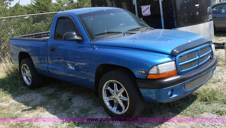 image for item A2722 2000 Dodge Dakota Sport pickup truck
