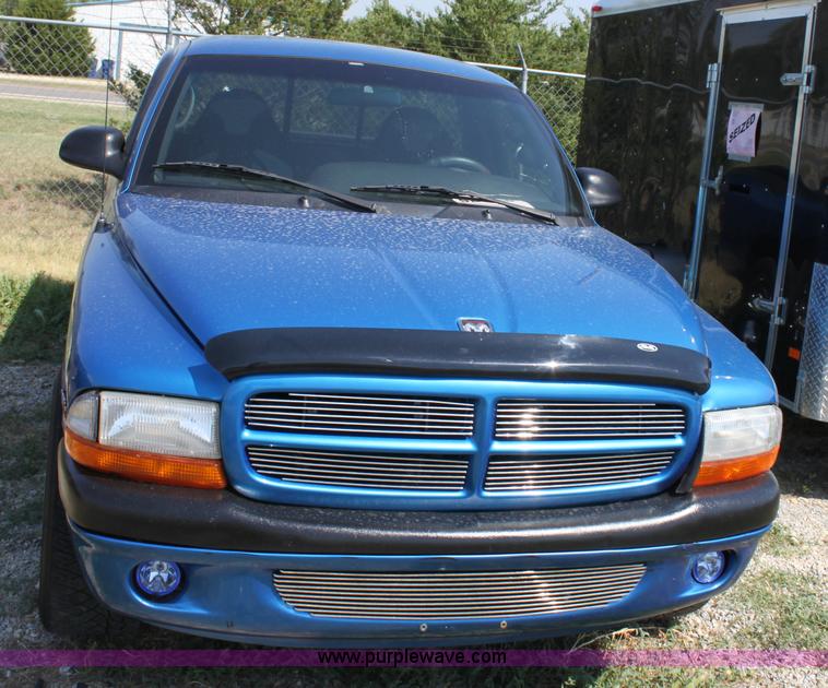 image for item A2722 2000 Dodge Dakota Sport pickup truck