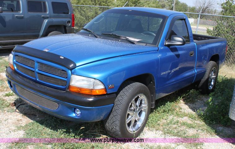 image for item A2722 2000 Dodge Dakota Sport pickup truck