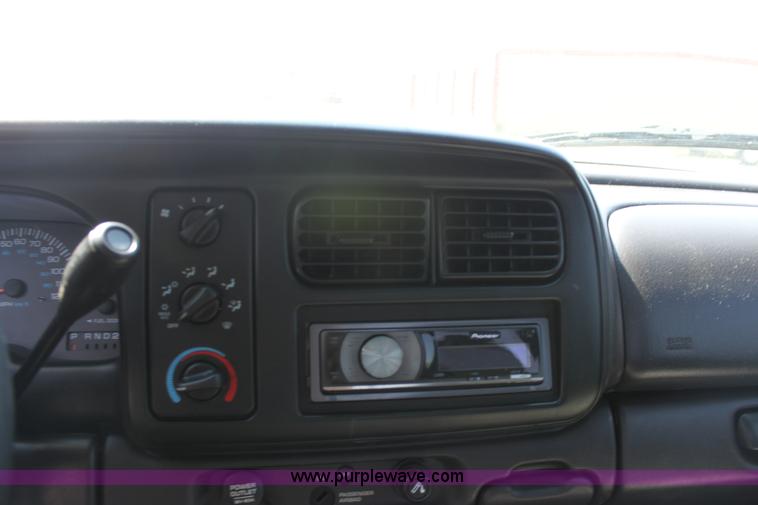 image for item A2722 2000 Dodge Dakota Sport pickup truck