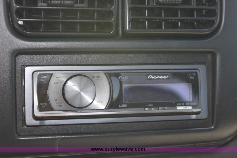 image for item A2722 2000 Dodge Dakota Sport pickup truck