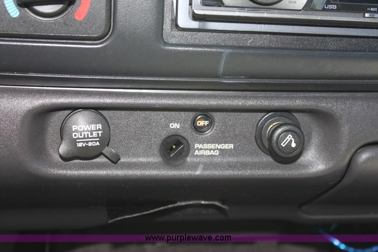 image for item A2722 2000 Dodge Dakota Sport pickup truck