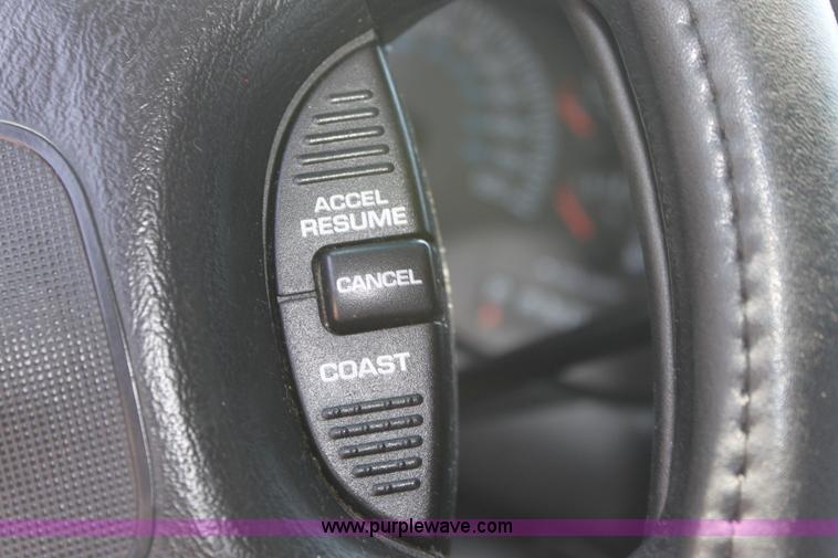 image for item A2722 2000 Dodge Dakota Sport pickup truck