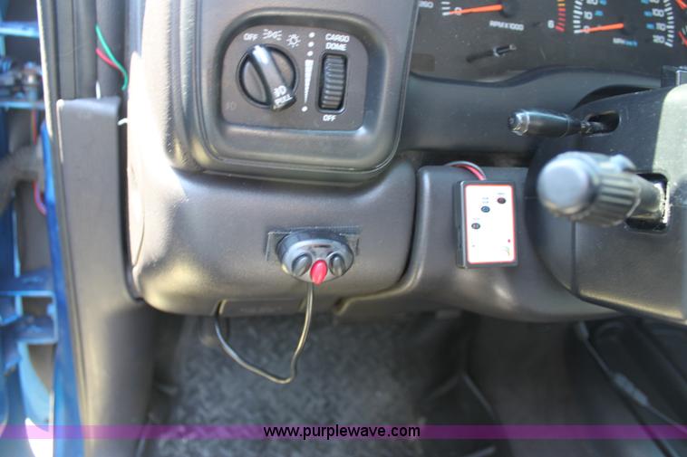 image for item A2722 2000 Dodge Dakota Sport pickup truck