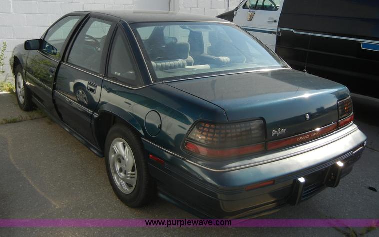 image for item D9504 1995 Pontiac Grand Prix SE