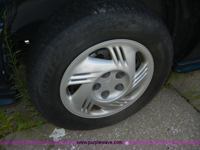 image for item D9504 1995 Pontiac Grand Prix SE