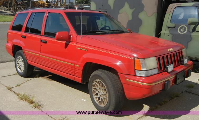 image for item D9507 1993 Jeep Grand Cherokee Limited SUV