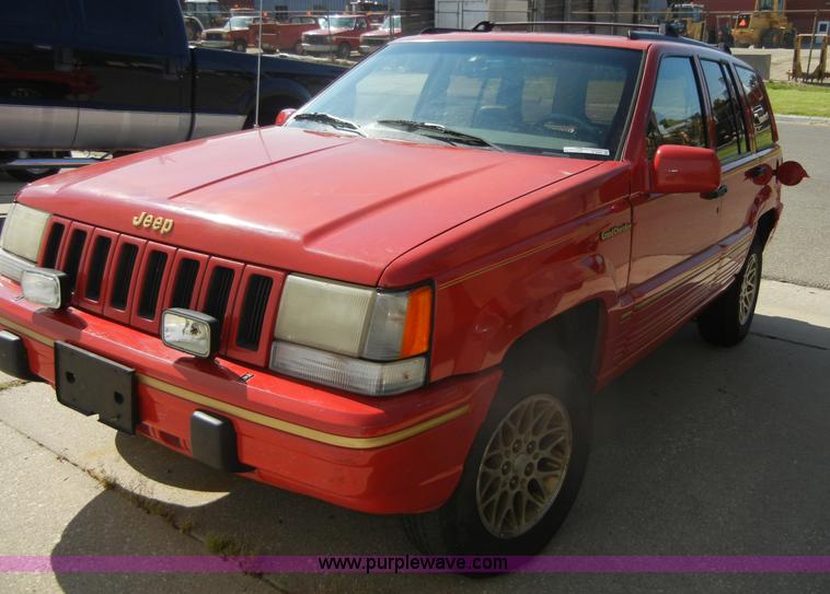 image for item D9507 1993 Jeep Grand Cherokee Limited SUV