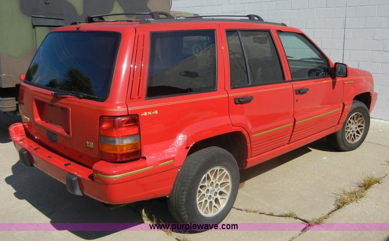 image for item D9507 1993 Jeep Grand Cherokee Limited SUV