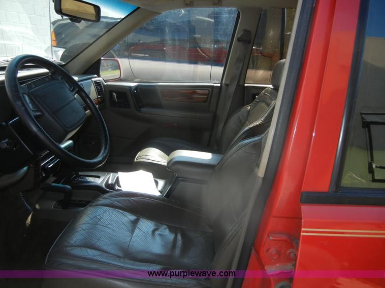 image for item D9507 1993 Jeep Grand Cherokee Limited SUV