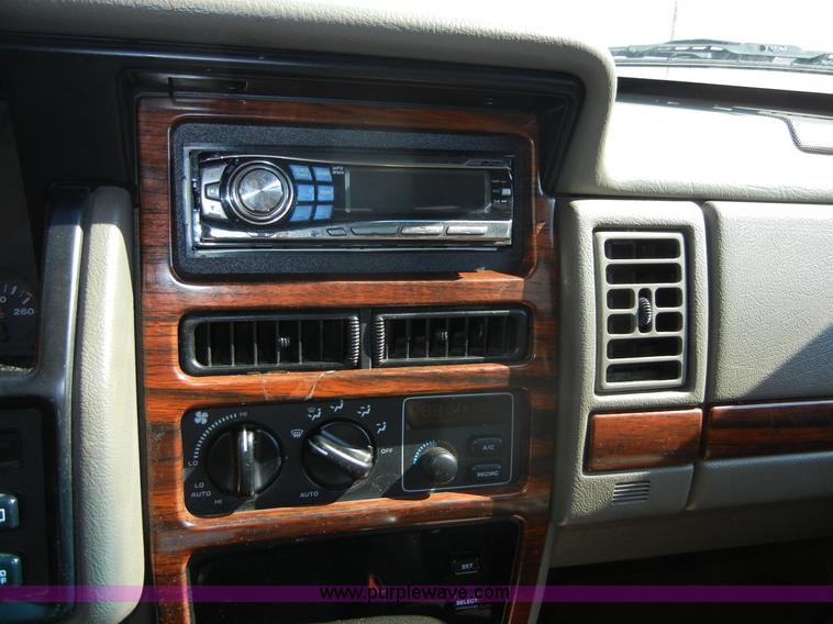 image for item D9507 1993 Jeep Grand Cherokee Limited SUV