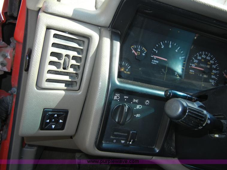 image for item D9507 1993 Jeep Grand Cherokee Limited SUV