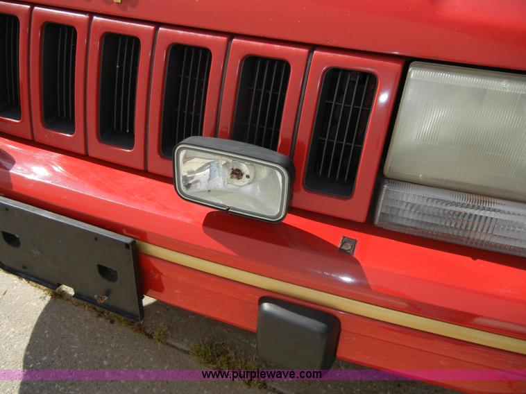 image for item D9507 1993 Jeep Grand Cherokee Limited SUV