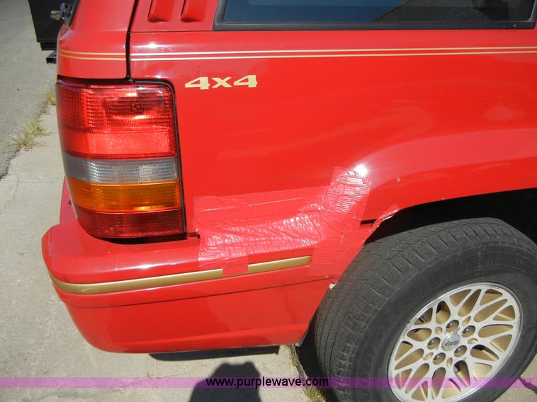 image for item D9507 1993 Jeep Grand Cherokee Limited SUV