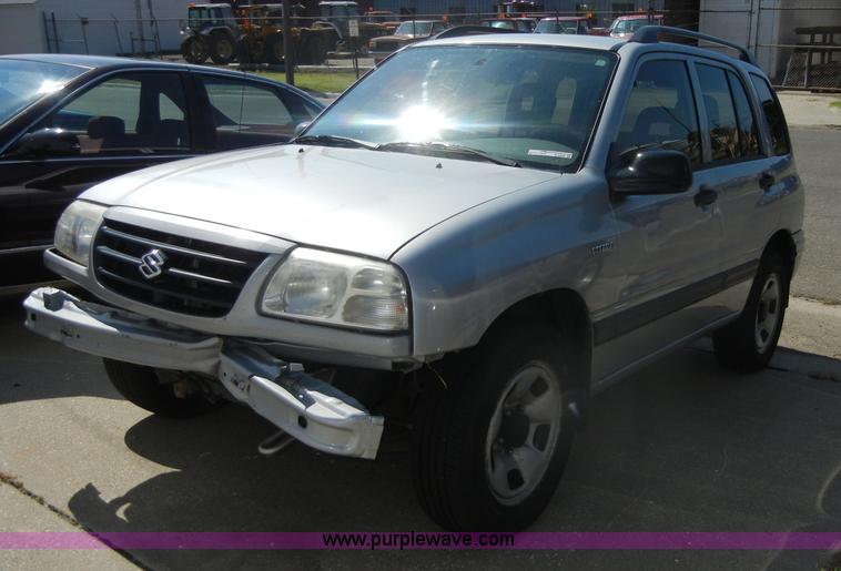 image for item D9509 2002 Suzuki Vitara JLS SUV