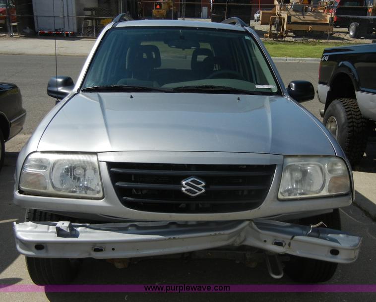 image for item D9509 2002 Suzuki Vitara JLS SUV