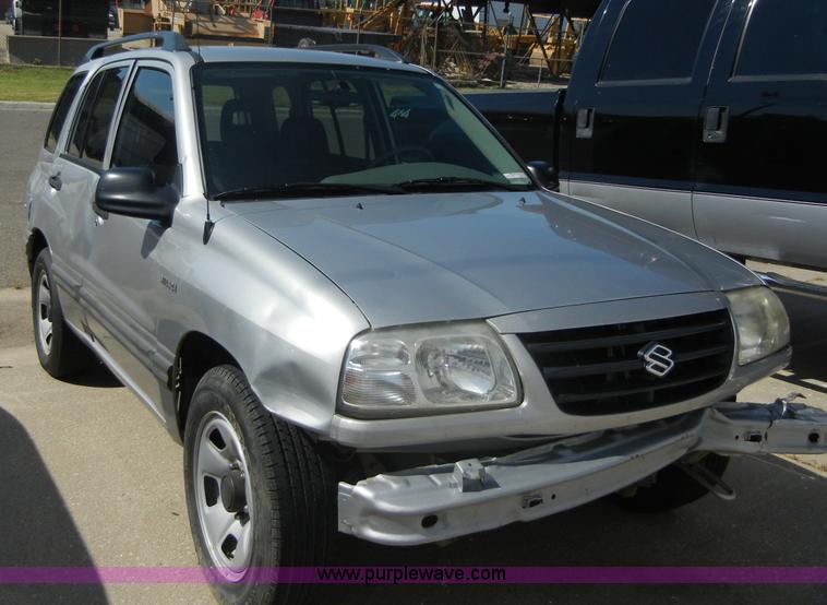 image for item D9509 2002 Suzuki Vitara JLS SUV