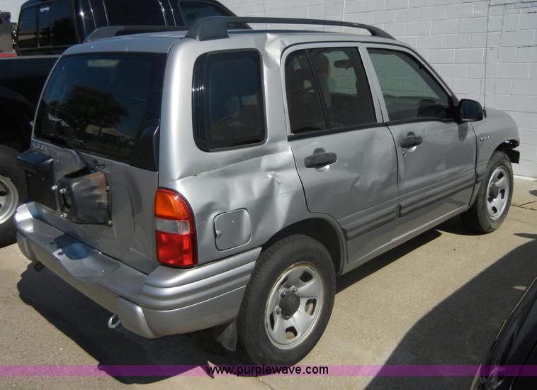 image for item D9509 2002 Suzuki Vitara JLS SUV