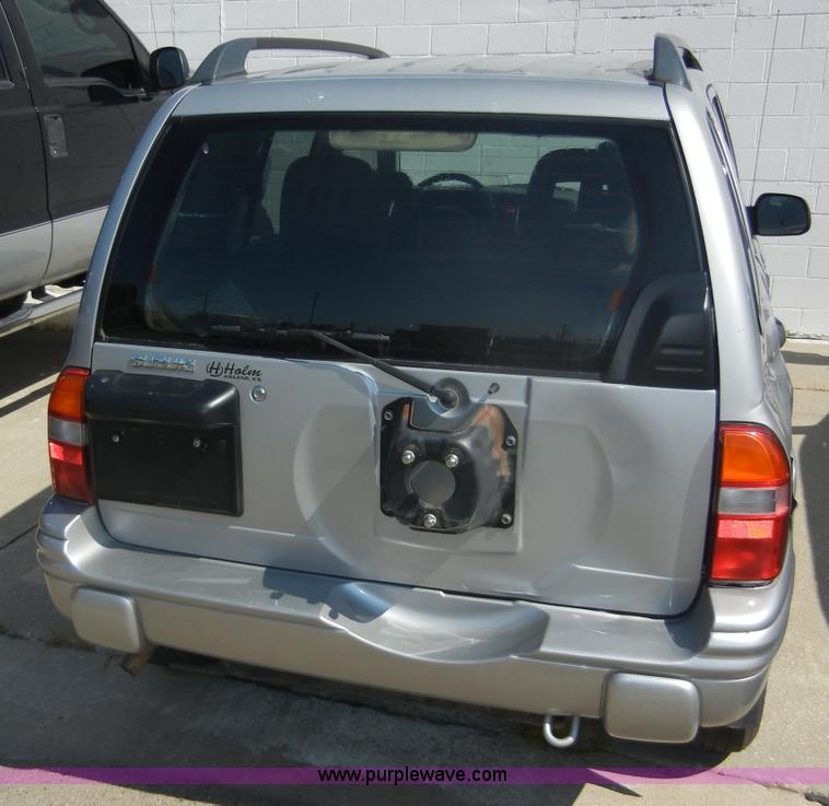 image for item D9509 2002 Suzuki Vitara JLS SUV