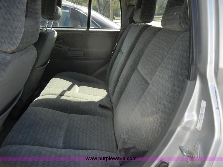 image for item D9509 2002 Suzuki Vitara JLS SUV