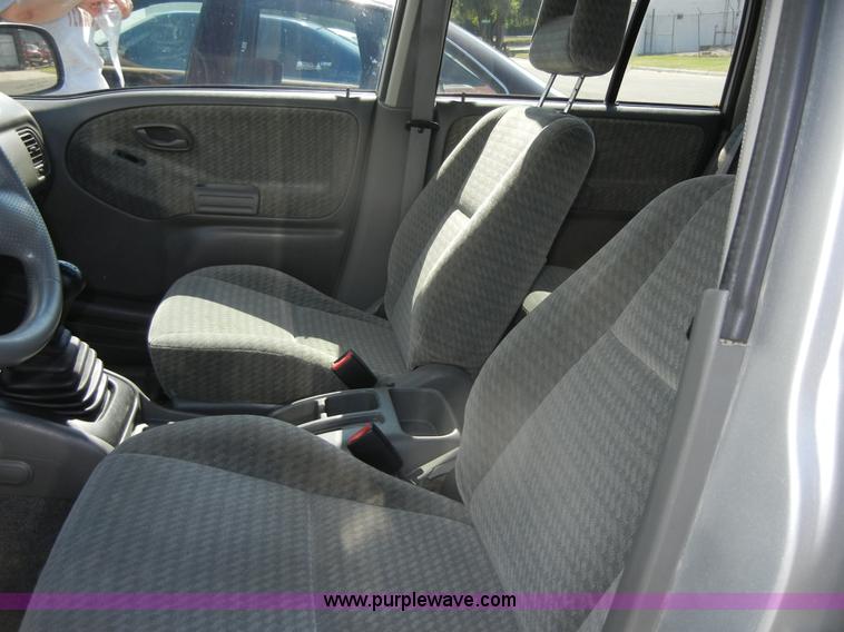 image for item D9509 2002 Suzuki Vitara JLS SUV