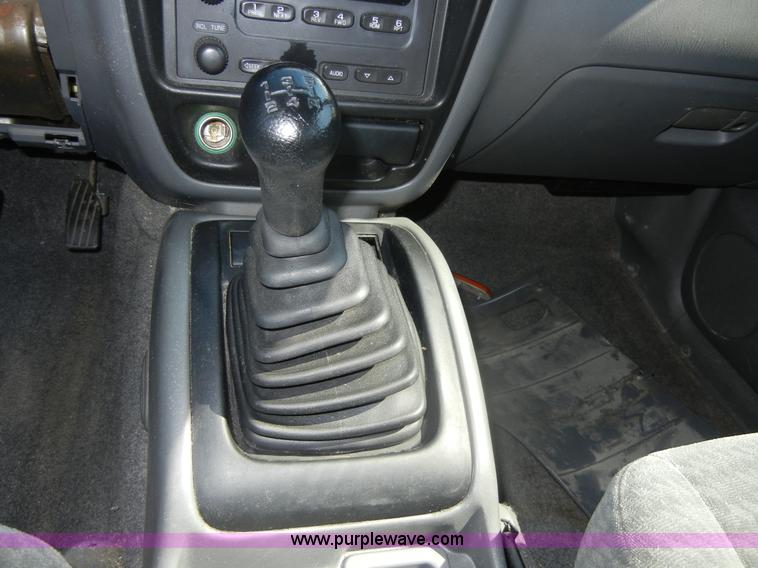 image for item D9509 2002 Suzuki Vitara JLS SUV