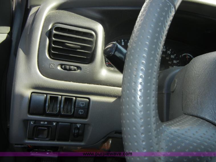 image for item D9509 2002 Suzuki Vitara JLS SUV