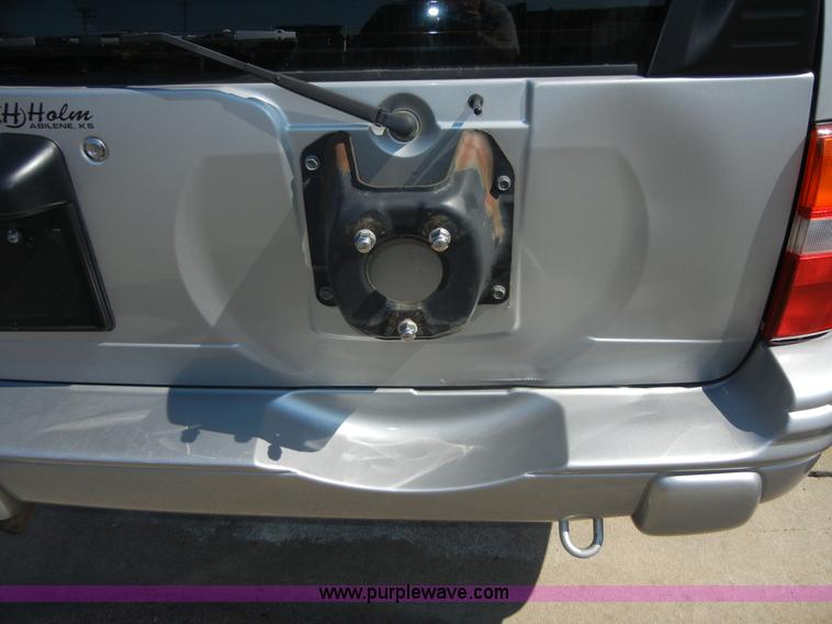 image for item D9509 2002 Suzuki Vitara JLS SUV