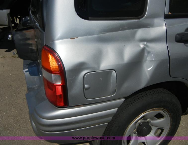 image for item D9509 2002 Suzuki Vitara JLS SUV