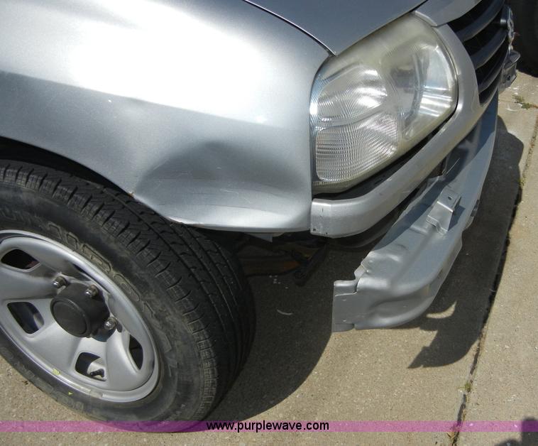 image for item D9509 2002 Suzuki Vitara JLS SUV