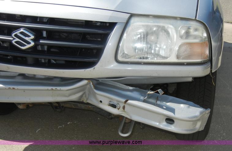 image for item D9509 2002 Suzuki Vitara JLS SUV