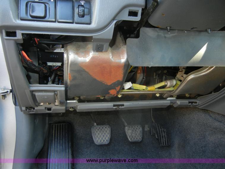 image for item D9509 2002 Suzuki Vitara JLS SUV