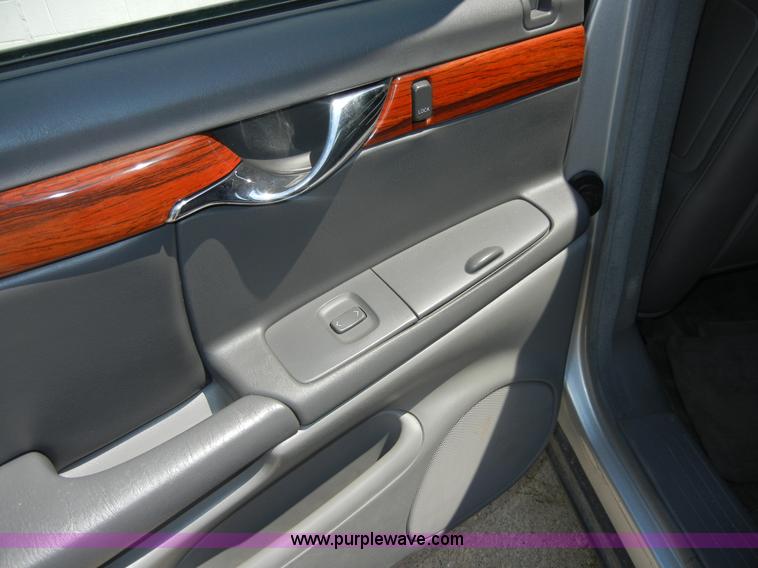 image for item D9512 2002 Cadillac DeVille