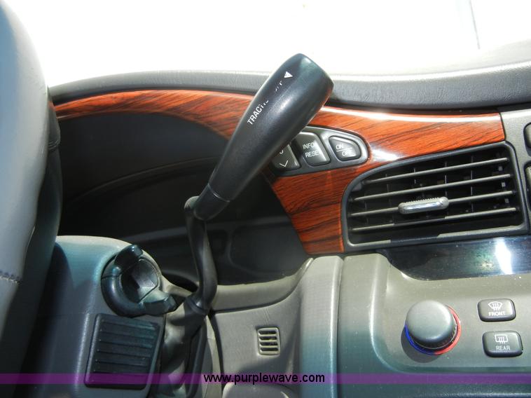 image for item D9512 2002 Cadillac DeVille