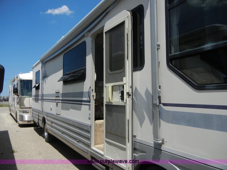 image for item D9513 1994 Spartan Vectra Winnebago motor home