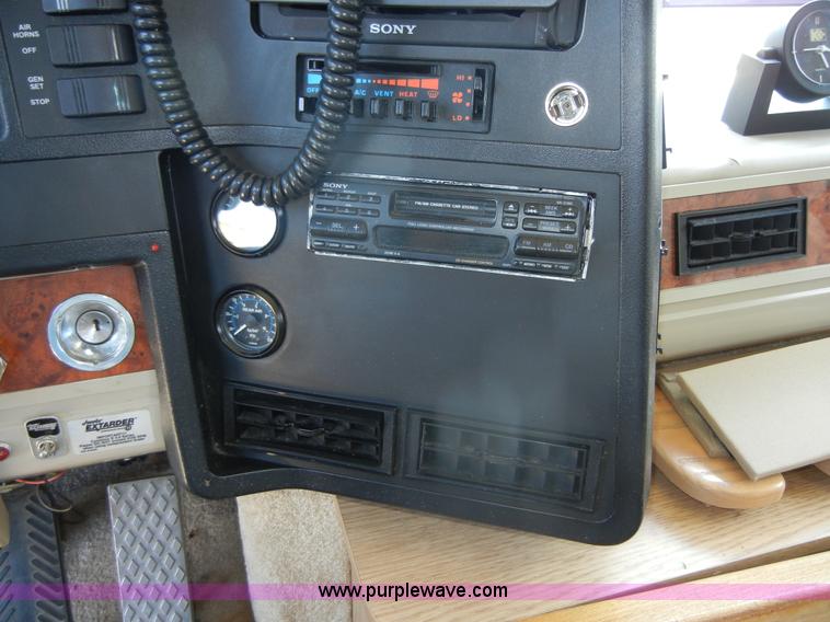 image for item D9513 1994 Spartan Vectra Winnebago motor home