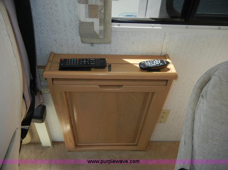 image for item D9513 1994 Spartan Vectra Winnebago motor home