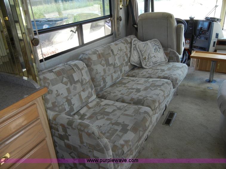 image for item D9513 1994 Spartan Vectra Winnebago motor home