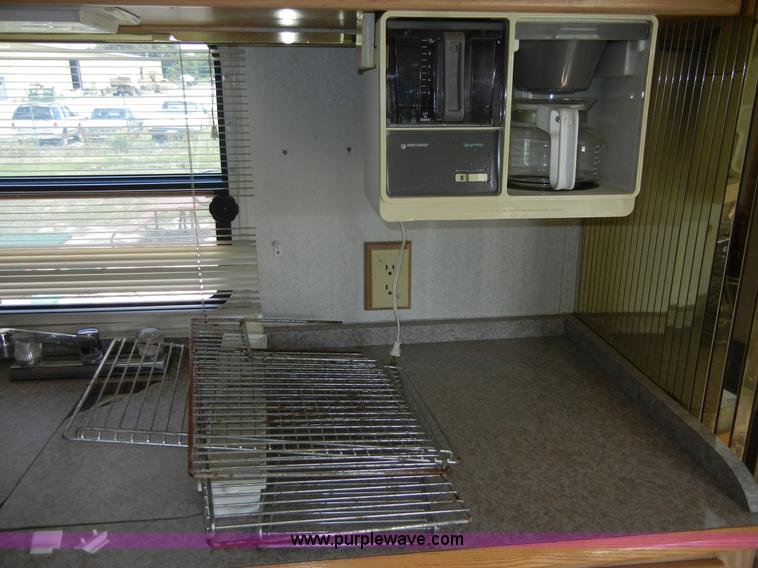 image for item D9513 1994 Spartan Vectra Winnebago motor home