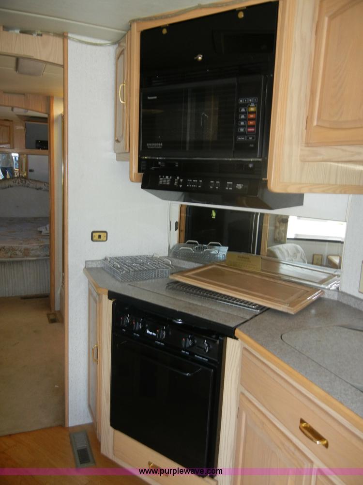 image for item D9513 1994 Spartan Vectra Winnebago motor home