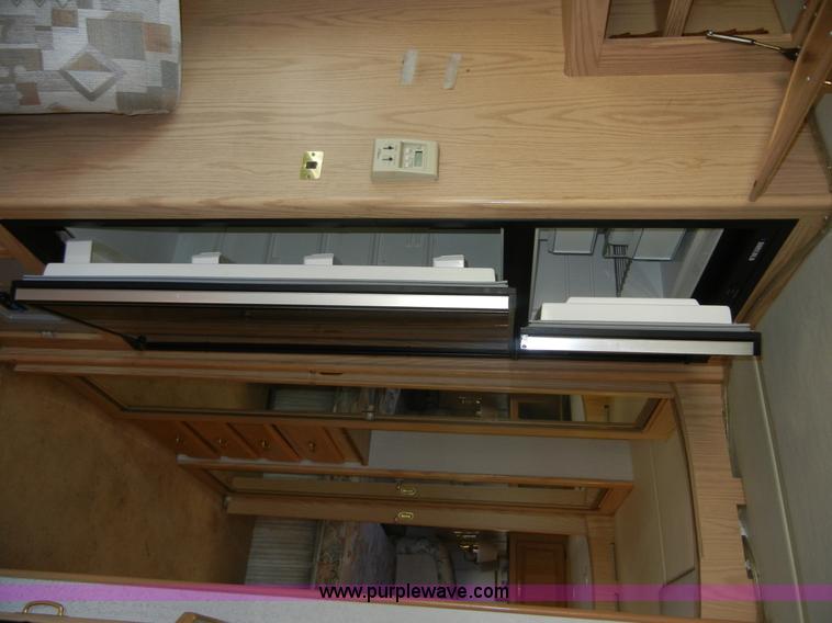 image for item D9513 1994 Spartan Vectra Winnebago motor home