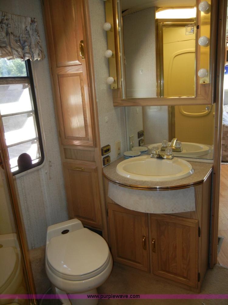 image for item D9513 1994 Spartan Vectra Winnebago motor home