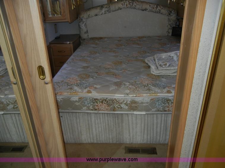 image for item D9513 1994 Spartan Vectra Winnebago motor home