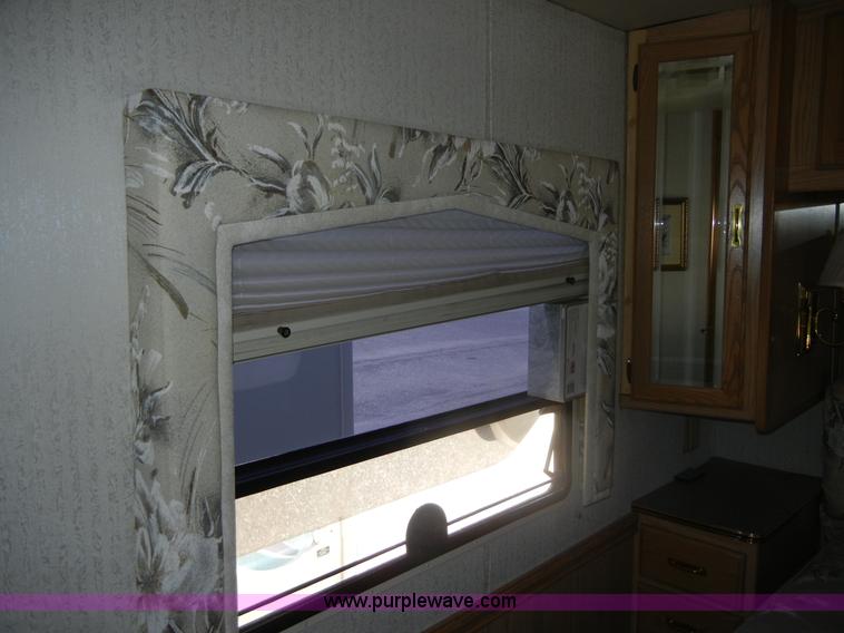 image for item D9513 1994 Spartan Vectra Winnebago motor home