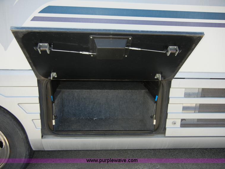 image for item D9513 1994 Spartan Vectra Winnebago motor home