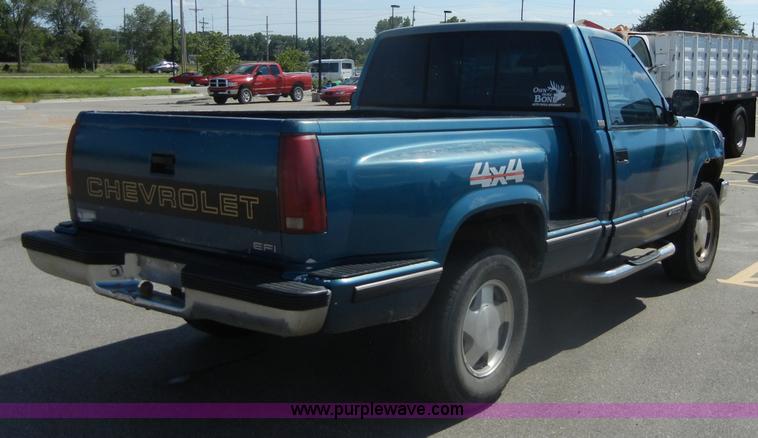 image for item D9641 1990 Chevrolet Silverado 1500 pickup truck