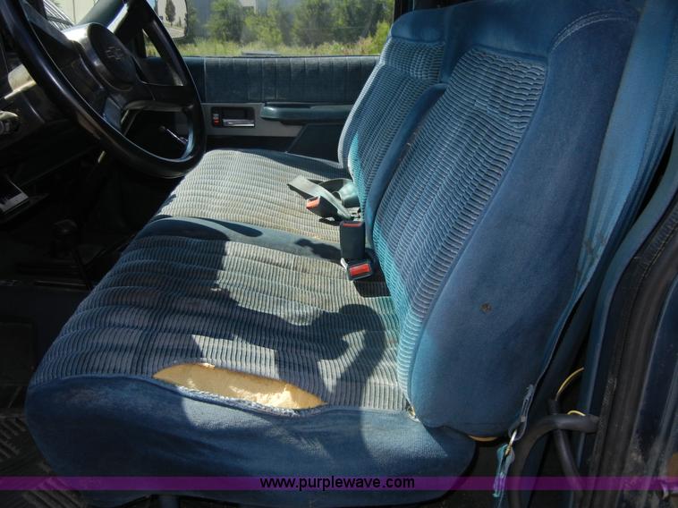 image for item D9641 1990 Chevrolet Silverado 1500 pickup truck