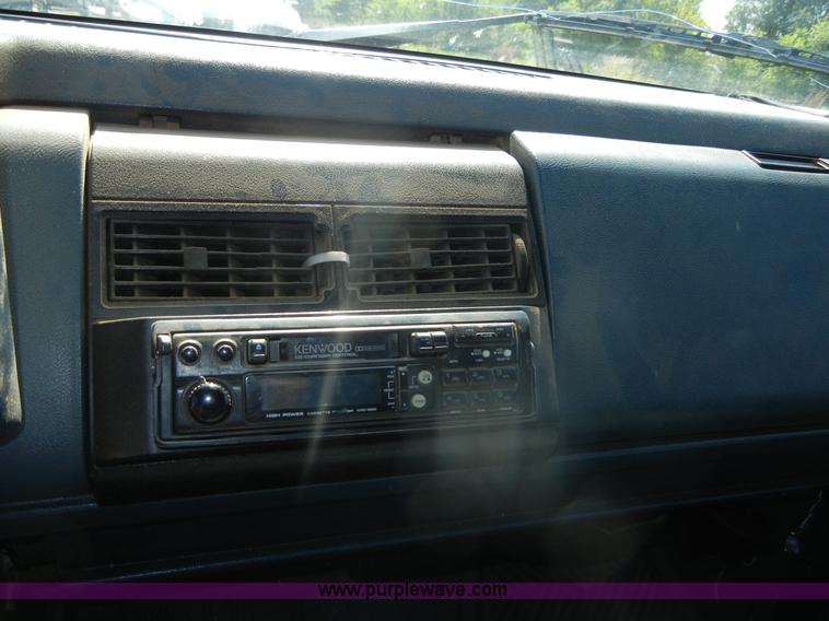 image for item D9641 1990 Chevrolet Silverado 1500 pickup truck